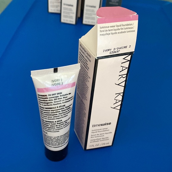 Mary Kay Makeup Mary Kay Luminous Wear Liquid Foundation Ivory 2